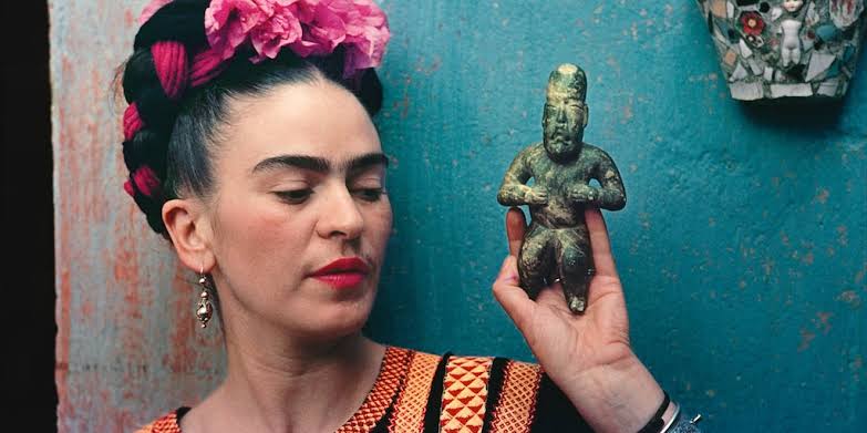 Infobae Cultura on X: "Frida Kahlo llega al Malba con 'Viva Frida', la  muestra que trae por primera vez sus objetos personales a Sudamérica  https://t.co/F8eQbtZBp4" / X