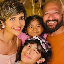 Read more about mandira bedi age, wiki, biography, husband, son, hot photos, movies, boyfriend. Mandira Bedi And Raj Kaushal S Love Story His Demise Marked End Of An Era Leaving Her And Two Kids