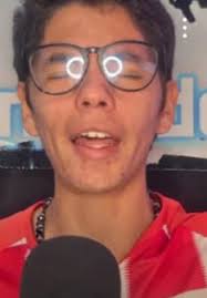 Cómo le pondrían a esta magnifica y etselente foto y arte 🎨