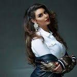 اللون هوني من عدسات لنس مي بعيون الوجه الاعلامي لعدسات لنس مي الفنانه المميزه ياسمين صبري yasmine sab men fashion photoshoot girl hiding face arabian beauty