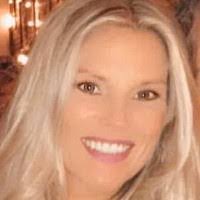 Karen Schlueter's Instagram, Twitter & Facebook