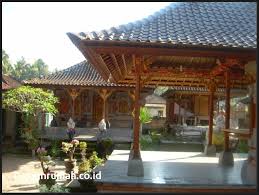 Masyarakat asli bali bahkan memiliki rumah adat yang terdiri dari berbagai bentuk dan fungsi berbeda. Desain Rumah Bali Model Dan Desain Rumah Adat Bali Desain Model Minimalis Modern Design Rumah
