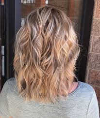 Honey blonde highlights best flatter pale skin tones, and also blend well with chocolate brown hair for a beautiful caramel swirl. Pin On Caramel Hair With Blonde Highlights