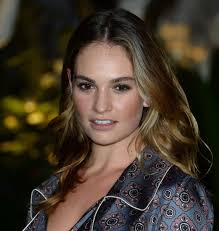Lily James sine tenner (gamle/ny): Før og etter