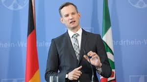 Hendrik streeck (uniklinik bonn, leiter der virologie) mit einschätzungen. Covid 19 Case Cluster Study Gestartet