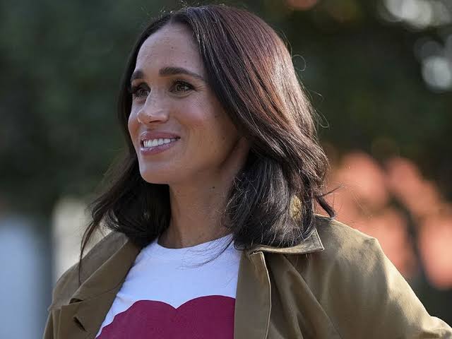 Meghan Markle 'spotted in the Cotswolds' as Sussexes hit back at King |  Royal | News | Express.co.uk