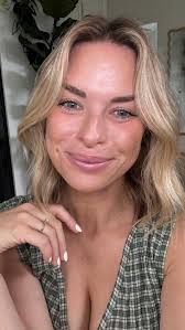 I'm sure you've seen the new @charlottetilbury Beautiful Skin foundation  everywhere, and with good reason— she's a winner. ⠀⠀⠀⠀⠀⠀⠀⠀⠀ Offering a  medium coverage with a glowy finish, Beautiful Skin is that foundation