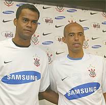 O cruzeiro estã¡ muito instã¡vel e deixando a desejar em alguns momentos. Ricardinho E Junior Negao Sao Apresentados No Corinthians 09 07 2007 Uol Esporte Futebol