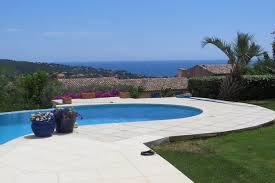 Villa Vue Mer A Vendre Sur Les Issambres Dans Une Ra C Sidence De Standing Ferma C E Avec Gardien Et Piscine Splendide Vu Immobilier Bien Immobilier Bord De Mer