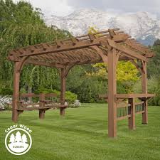 O oaza de verdeata si relaxare intre blocurile gri. Wooden Swing Sets Playhouses Playsets Backyard Discovery