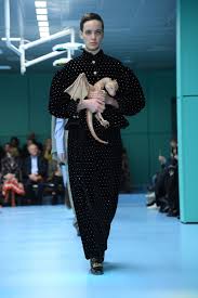Gucci Models Carried Severed Heads On The Runway In 2020 Fashion Gucci Models Gucci Runway