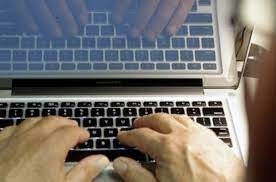 Chiusa la piattaforma Phica.eu: foto intime rubate online, perquisito il presunto gestore