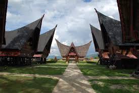 Sumatera utara juga memiliki keajaiban dunia yang hanya ada di indonesia, danau toba. 6 Rumah Adat Batak Toba Gambar Nama Keterangannya