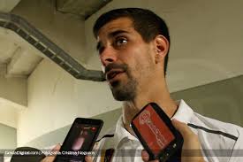 con el pie izquierdo su inicio en el