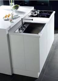 L'évier de cuisine est proposé dans différents matériaux, du plus traditionnel au plus moderne, et dans des formats à 1 bac. Amenagement Petite Cuisine 12 Idees De Cuisine Ouverte Amenagement Petite Cuisine Ilot Cuisine Evier Cuisine