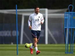 Reims :argentine forward lionel messi has been included in paris st germain's squad for sunday's ligue 1 trip to reims, the club said on sunday. Gh Bxqbnkcozhm