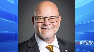 Manchester president announces retirement