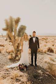 A pink and cream outdoor park wedding in boulder city, nevada at the boulder creek golf club, from las vegas wedding photographer kmh photography. Can T Get Enough Of This Boho Glam Las Vegas Wedding At Paiute Golf Resort Junebug Weddings