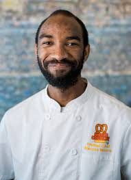 Pretzel entrepreneur sells snacks at AACC