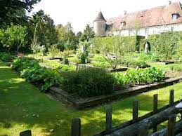 matin lumineux jardin du prieure notre dame d orsan jardins potager sureleve ponts de jardin