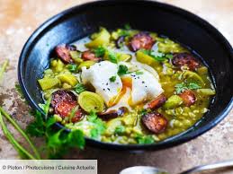 Soupe De Pois Casses Chorizo Poireaux Et œuf Poche Recettes Recette Soupe De Pois Casses Pois Casses Recettes De Cuisine