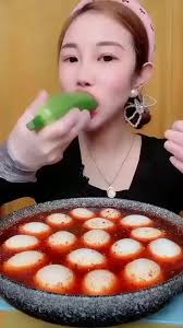 Chinese girl eating eggs#fypシ゚viral #mukbangeatingshow #chinsesetiktok  #chinesemukbang #where to buy good chinse sweets #09-11-23
