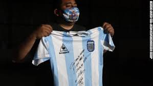 Przegląd pokazuje dane i informacje odnośnie wszystkich stadionów, na których klub argentinos jrs. Diego Maradona Autographs Shirt To Help Poor District Of Buenos Aires Cnn