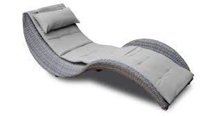 Les designs des chaises longues extérieures varient en fonction du fabricant et du matériel de fabrication utilisé. Chaise Longue Moderne En Resine Tressee Lorenza Mobilier Moss