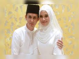 Agak membimbangkan bila banyak volume carian google 'hukum isteri minta cerai kerana tidak bahagia'. Kami Cerai Ikut Persetujuan Bersama Isteri Sam Bunkface