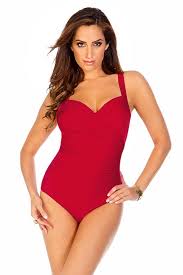 Nouveautémaillots de bain 1 pièce simples femmes eté avec bretelles à col décolleté en v sans manches avec dos nu coupe cintrée à lacets décors avec boucles unicolore. Les Maillots De Bain 1 Piece Vous Avez Dit Ringards Maman Vogue