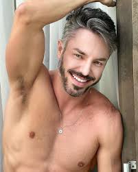 Alguns dizem que a vida começa aos 30, outros falam que é aos 50. Porém a  vida começa quando você para de querer agradar a platéia. A VIDA COMEÇA  QUANDO VOCÊ