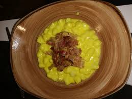 Gnocchi alle cozze e zafferano. Gnocchi Con Crema Di Mascarpone E Zafferano E Pancetta Croccante Picture Of Formaggeria Biancolatte Arezzo Tripadvisor