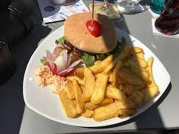 It consists of 2 bedrooms, a kitchen and a bathroom with a shower and a bath. Ocean Eleven Laboe Restaurant Bewertungen Telefonnummer Fotos Tripadvisor