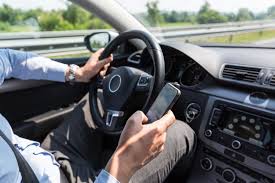 Si j'ai déjà le code de la route ? Dorenavant Si Vous Telephonez Au Volant Votre Permis Peut Etre Suspendu 76actu