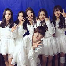 Gfriend sinb makes a hilarious comment. Gfriend Gets Together For A Photo After The Performance In Sbs Gayo Daejeon Celeb Social Media Pictures Onehallyu