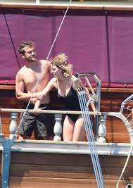 Aras bulut i̇ynemli (born 25 august 1990) is a turkish actor. Aras Bulut Iynemli Ile Bilge Onal Tatilde Magazin Haberleri Ntv