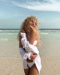 Pinterest Elenitakeo Beach Photoshoot Curly Hair Styles Photoshoot