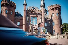 Lesen sie hier über die besonderheiten des malerischen schlosses und seine schloss moyland beherbergt ein kunstmuseum, umgeben ist das gebäude von einer gartenanlage mit gräben und alleen. Hochzeit Schloss Moyland Hochzeitsfotograf Kleve