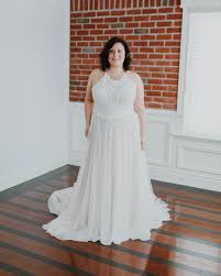 Robes de mariée réalisées par la créatrice de mode rosa clará, parfaites pour revêtir élégance, sensualité et raffinement. Pise Robe De Mariee Boho Col Haut En Dentelle Et Jupe En Tulle