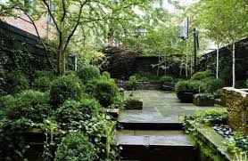 Julianne Moore S West Village Garden Townhouse Garden Courtyard Gardens Design City Garden