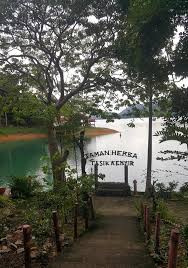 Tasik kenyir menyimpan pelbagai rahsia kehidupan di dasarnya sebelum ditenggelami air. 2021 Tasik Kenyir Resort Aktiviti Tempat Menarik Kenyir