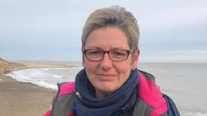 Norfolk seal wardens warn public not to approach animals driven inland