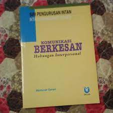 Komunikasi strategik merupakan komunikasi berencana, terancang dan digunakan untuk aspek lain yang dilihat ialah peranan kepimpinan, hubungan interpersonal, perancangan, pelaksanaan dan penilaian (2017). Komunikasi Berkesan Hubungan Interpersonal Books Stationery On Carousell