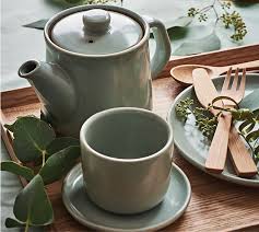 Compare 2021 dining tables collection at the best specs and prices of dining tables, office desks, other tables and more. Muji Usa Brighten Up Your Dining Table With Muji Dishware Milled