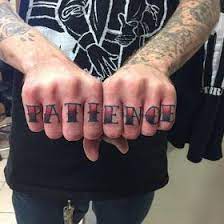  35 Ide Desain Tato Di Jari Tangan Yang Cocok Untuk Anda Bergambar Tato Finger Tattoos For Men Finger Tattoos Neck Tattoo For Guys