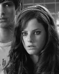 Effy is confused, but cook tells her that they have met, dated, and had sex. Freddie And Effy Skins Effy Gif Find On Gifer