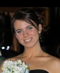 How do I look like? Three different make ups and hairstyles so it's not  that easy! 😌