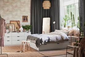 Bukan tanpa sebab, cahaya yang cukup sangat baik untuk mata ketika beraktifitas. Tips Mendekor Kamar Tidur Berukuran Kecil Kamar Jadi Lebih Nyaman Dan Lapang Dengan Cara Ini Loh Furnizing