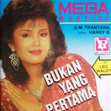 Melihat senyumanmu membuatku tak berniat jauh darimu. Bukan Yang Pertama Lyrics And Music By Gerry Mahesa Arranged By Kakang Aby