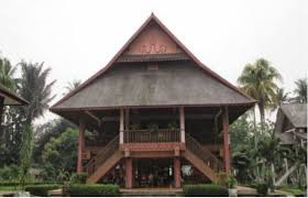 Rumah adat indonesia asal lampung ini umumnya berukuran sangat besar. Rumah Adat Indonesia Gambar Penjelasan Rumah Tradisional 34 Provinsi Salamadian